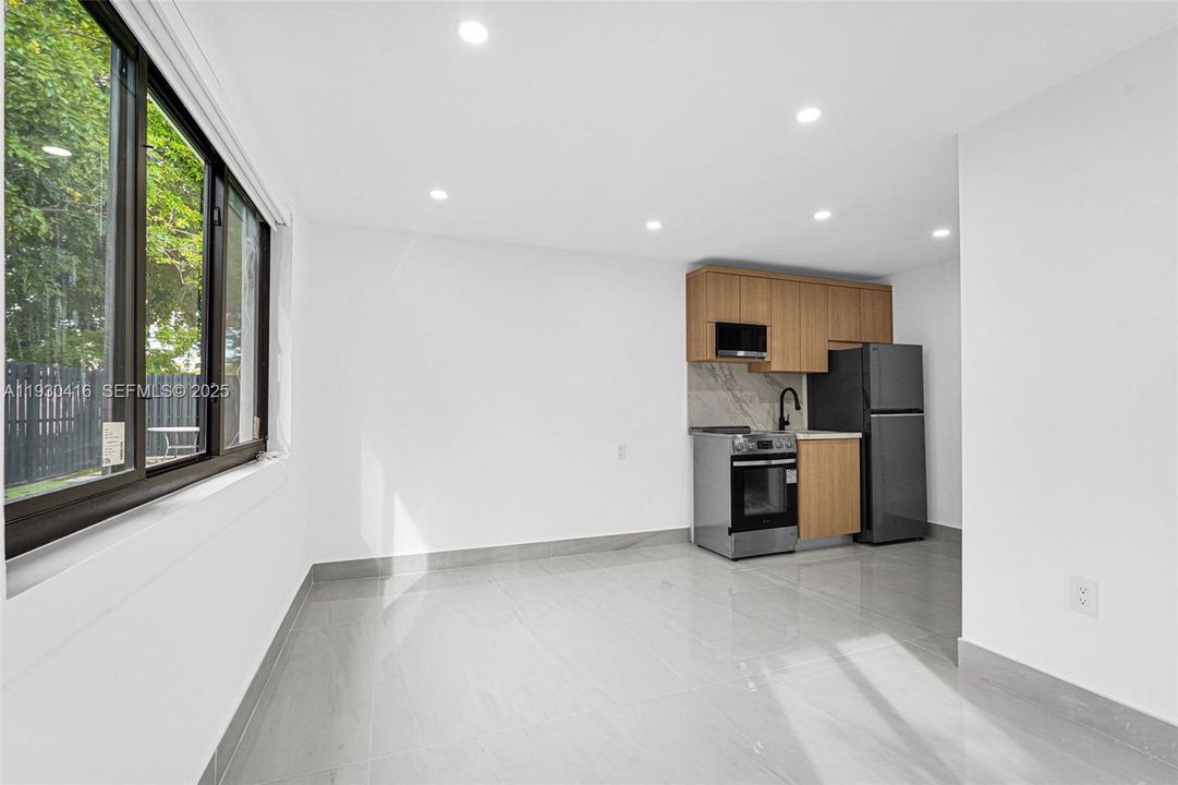 待售: $1,600,000 (5 贝兹, 4 浴室, 2108 平方英尺)