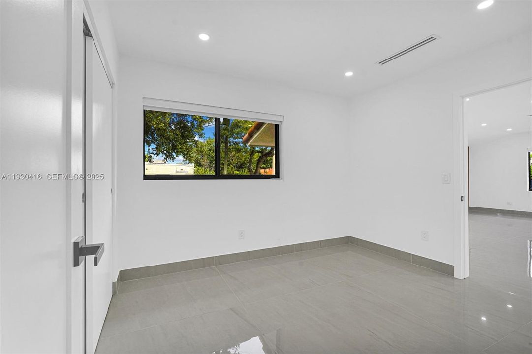 待售: $1,600,000 (5 贝兹, 4 浴室, 2108 平方英尺)