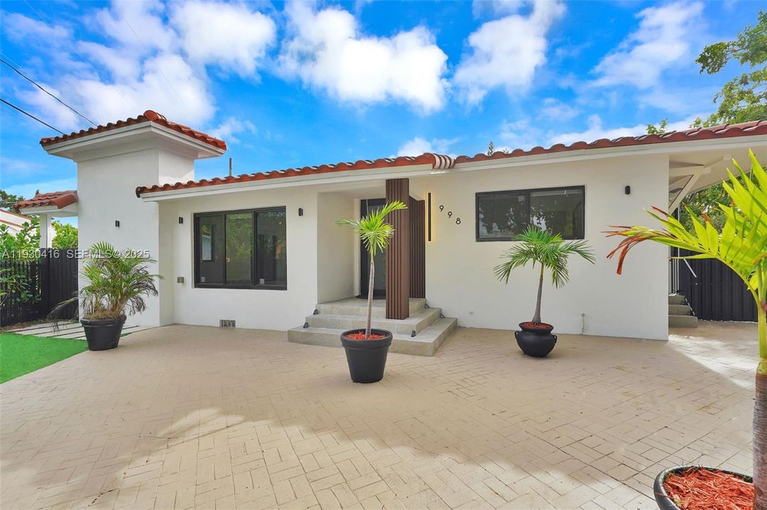 待售: $1,600,000 (5 贝兹, 4 浴室, 2108 平方英尺)