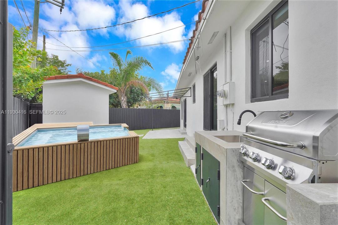 待售: $1,600,000 (5 贝兹, 4 浴室, 2108 平方英尺)