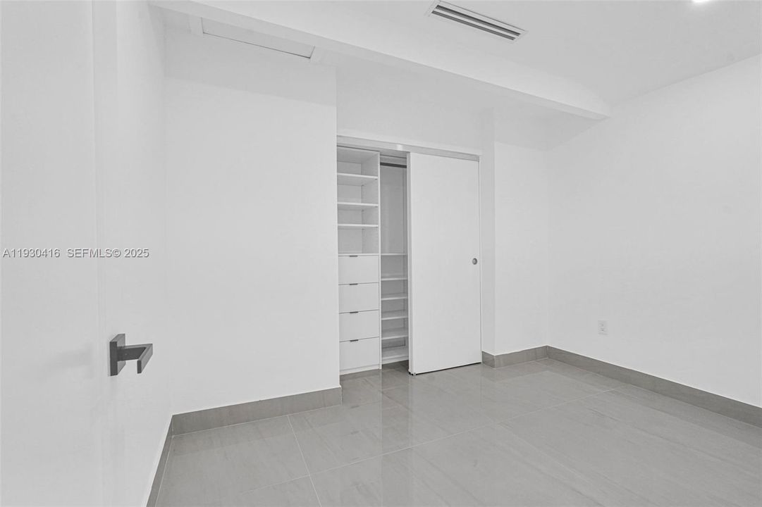 待售: $1,600,000 (5 贝兹, 4 浴室, 2108 平方英尺)