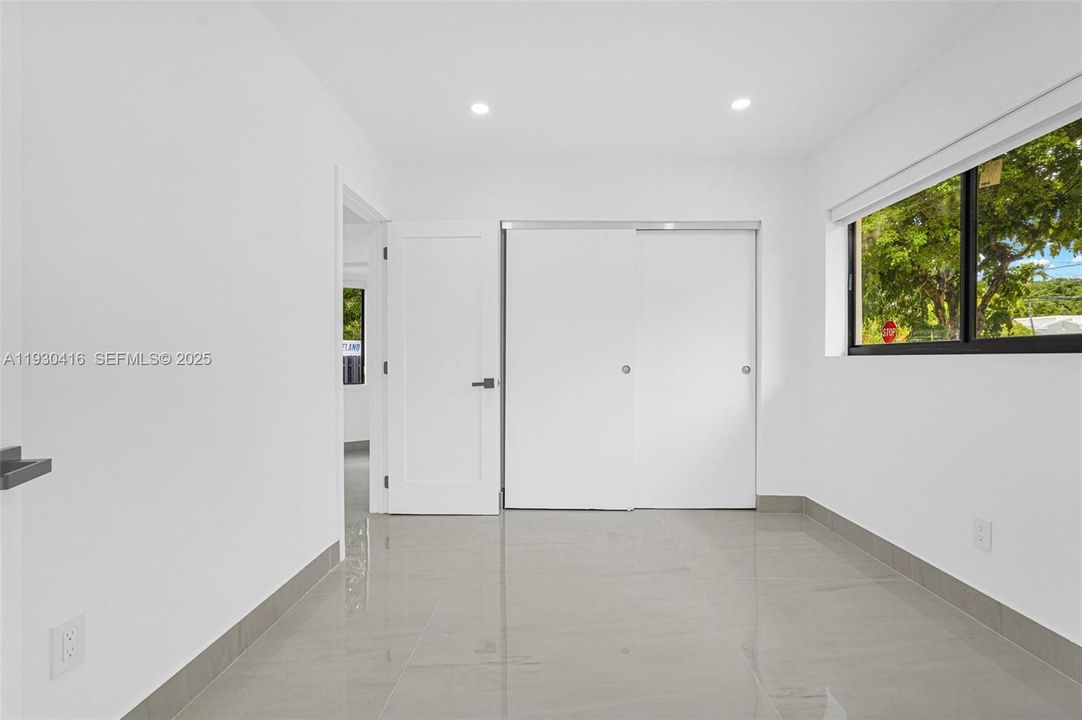 待售: $1,600,000 (5 贝兹, 4 浴室, 2108 平方英尺)