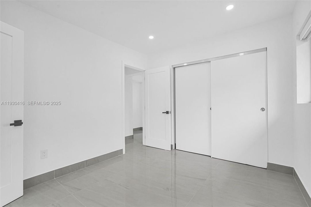 待售: $1,600,000 (5 贝兹, 4 浴室, 2108 平方英尺)