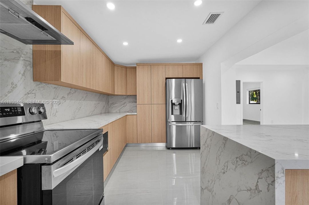 待售: $1,600,000 (5 贝兹, 4 浴室, 2108 平方英尺)