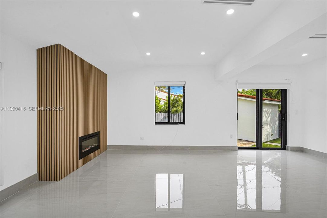 待售: $1,600,000 (5 贝兹, 4 浴室, 2108 平方英尺)