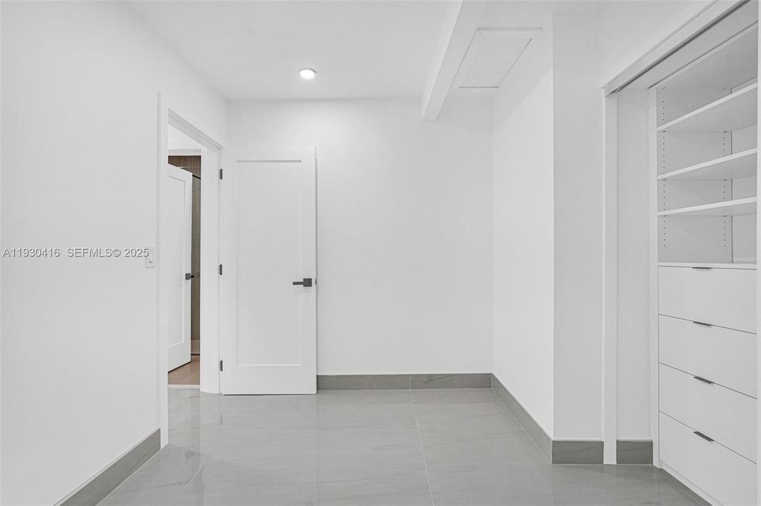 待售: $1,600,000 (5 贝兹, 4 浴室, 2108 平方英尺)