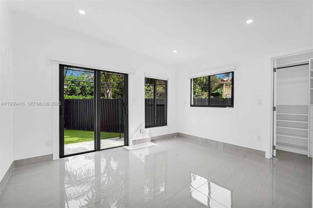 待售: $1,600,000 (5 贝兹, 4 浴室, 2108 平方英尺)