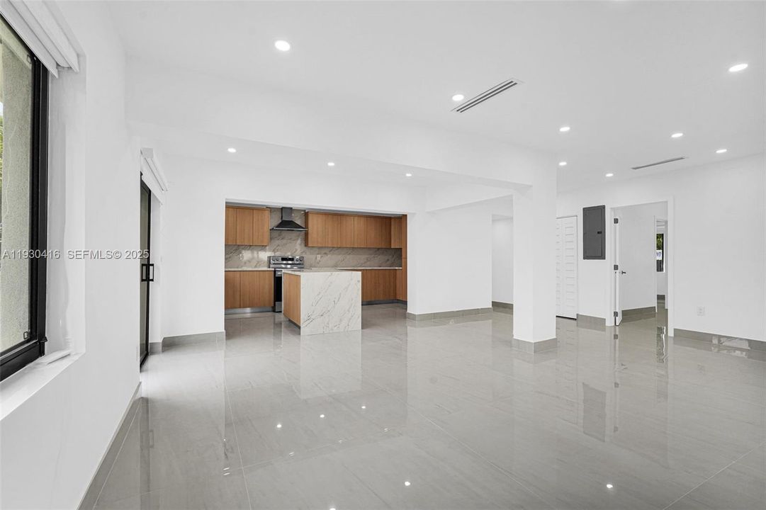 待售: $1,600,000 (5 贝兹, 4 浴室, 2108 平方英尺)