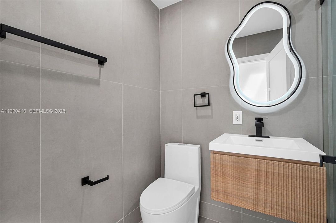 待售: $1,600,000 (5 贝兹, 4 浴室, 2108 平方英尺)