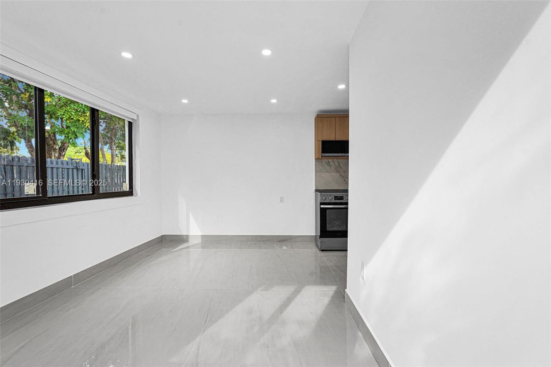 待售: $1,600,000 (5 贝兹, 4 浴室, 2108 平方英尺)