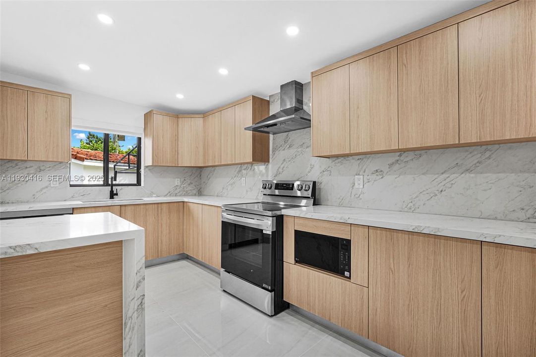 待售: $1,600,000 (5 贝兹, 4 浴室, 2108 平方英尺)