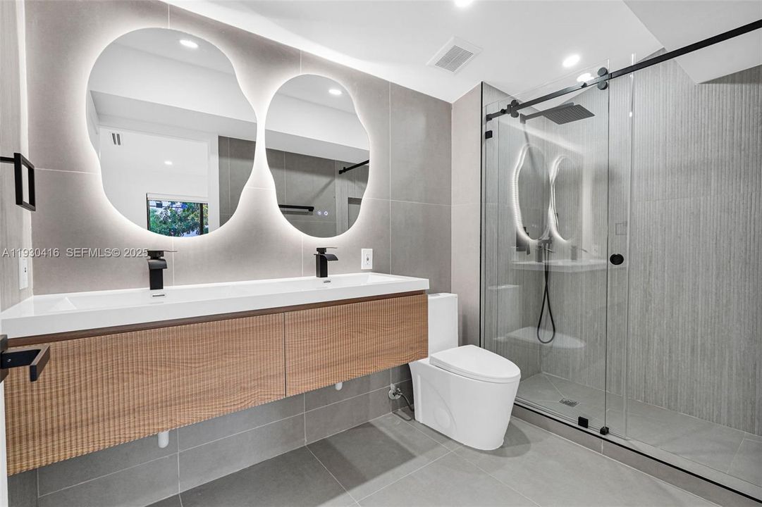 待售: $1,600,000 (5 贝兹, 4 浴室, 2108 平方英尺)