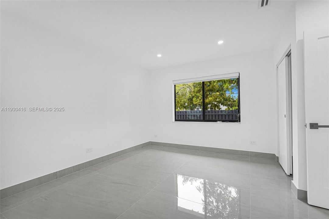 待售: $1,600,000 (5 贝兹, 4 浴室, 2108 平方英尺)