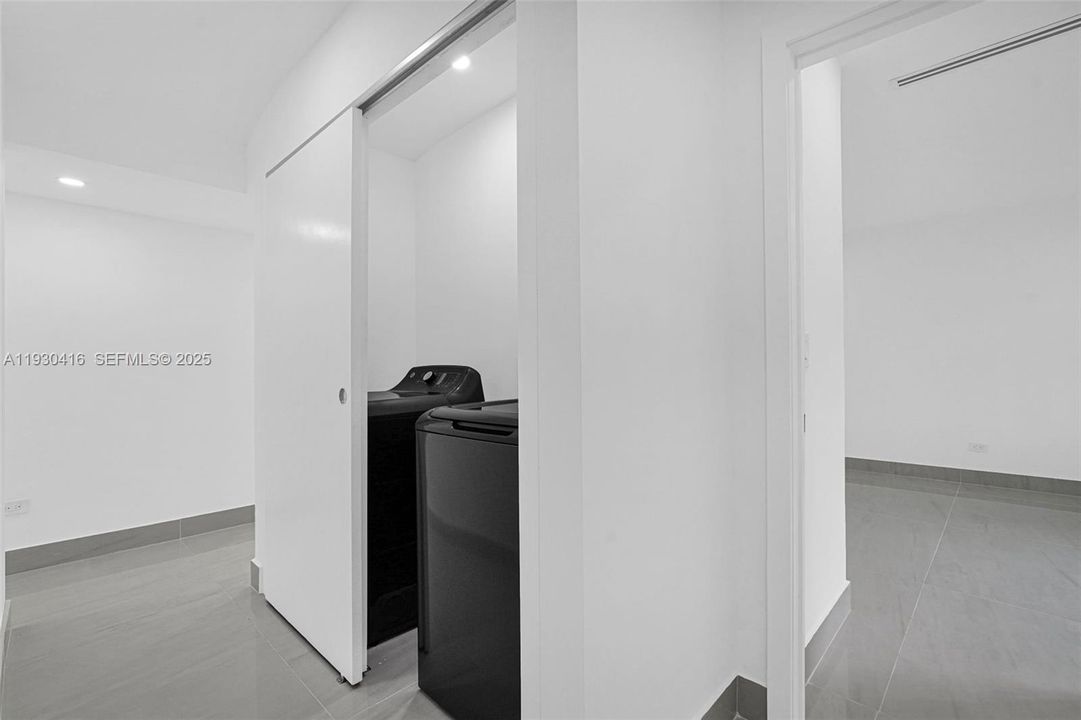 待售: $1,600,000 (5 贝兹, 4 浴室, 2108 平方英尺)