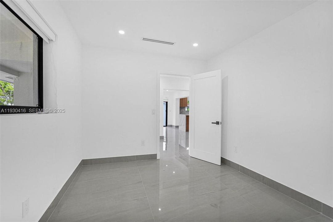 待售: $1,600,000 (5 贝兹, 4 浴室, 2108 平方英尺)