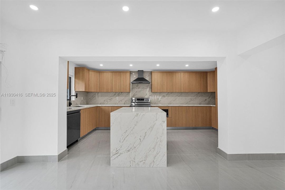 待售: $1,600,000 (5 贝兹, 4 浴室, 2108 平方英尺)