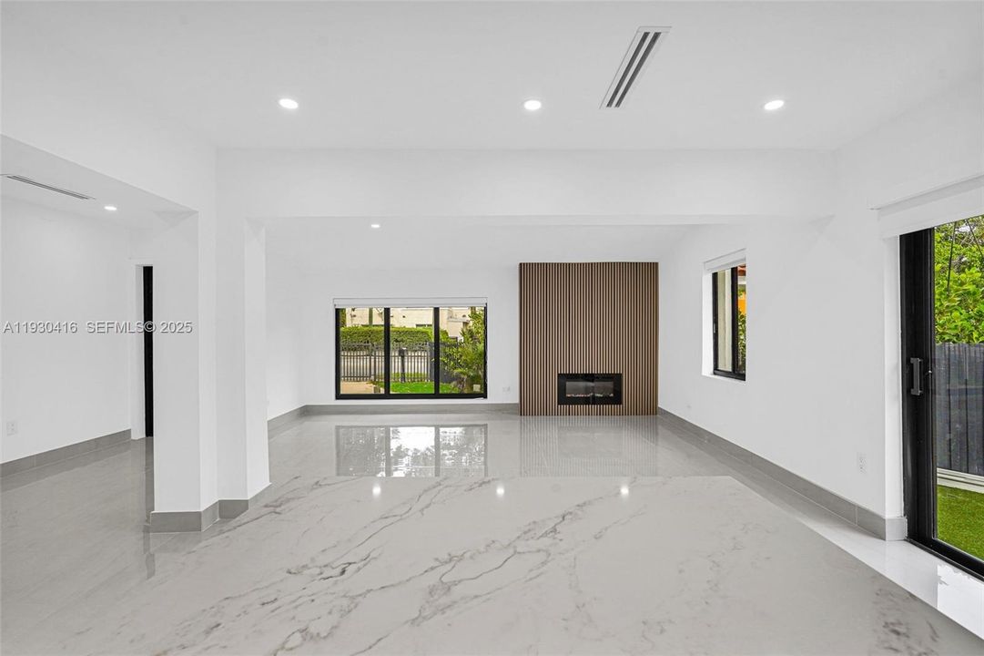 待售: $1,600,000 (5 贝兹, 4 浴室, 2108 平方英尺)