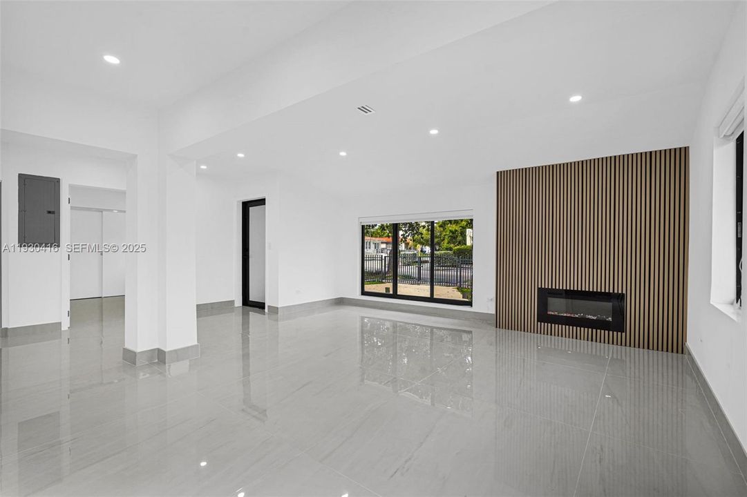 待售: $1,600,000 (5 贝兹, 4 浴室, 2108 平方英尺)