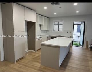 待售: $780,000 (4 贝兹, 3 浴室, 2011 平方英尺)