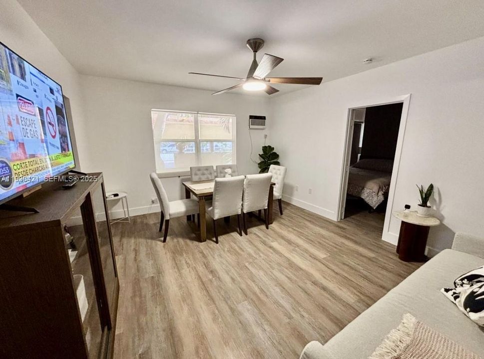 For Sale: $249,000 (1 beds, 1 baths, 568 Square Feet)