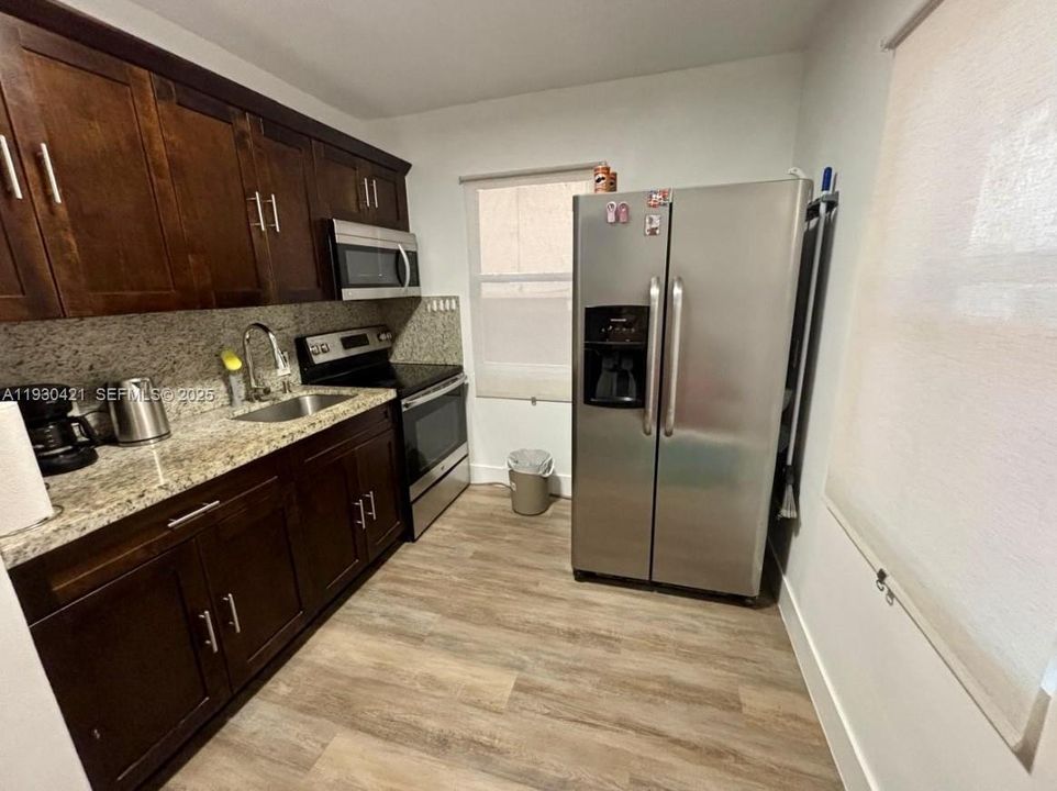 For Sale: $249,000 (1 beds, 1 baths, 568 Square Feet)