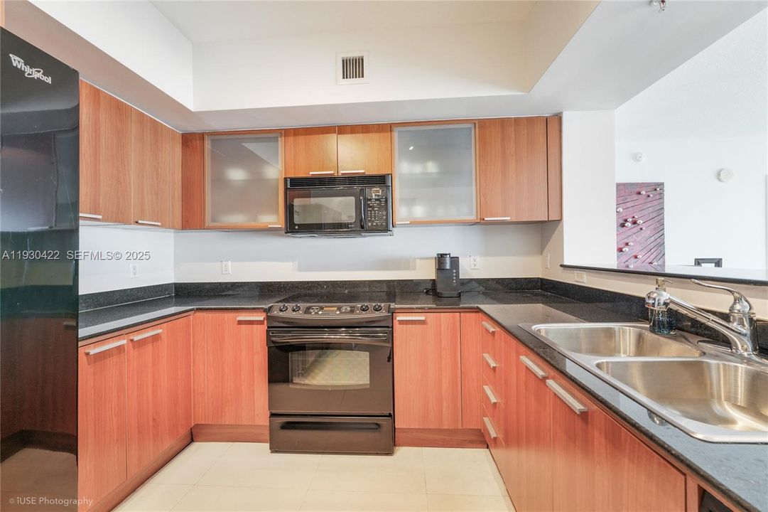 For Rent: $5,300 (2 beds, 2 baths, 1423 Square Feet)