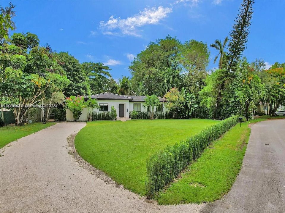 En Renta: $8,500 (3 camas, 2 baños, 1808 Pies cuadrados)