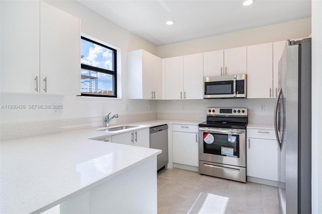 For Rent: $2,700 (3 beds, 2 baths, 1796 Square Feet)