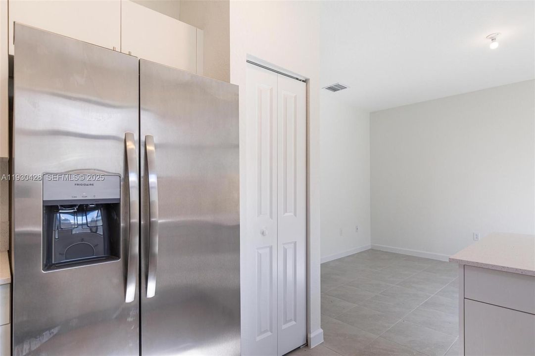 For Rent: $2,700 (3 beds, 2 baths, 1796 Square Feet)