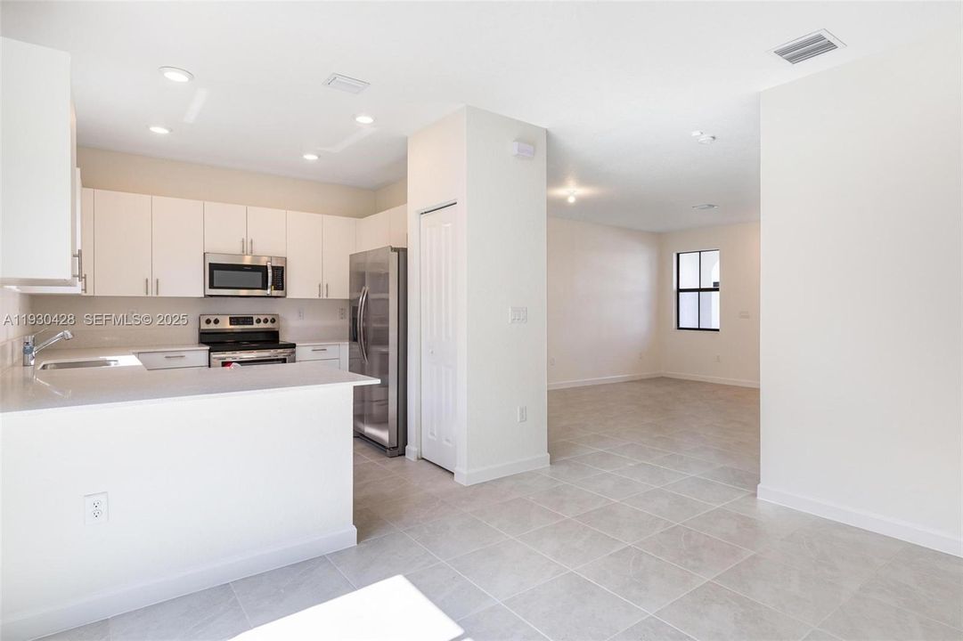 For Rent: $2,700 (3 beds, 2 baths, 1796 Square Feet)