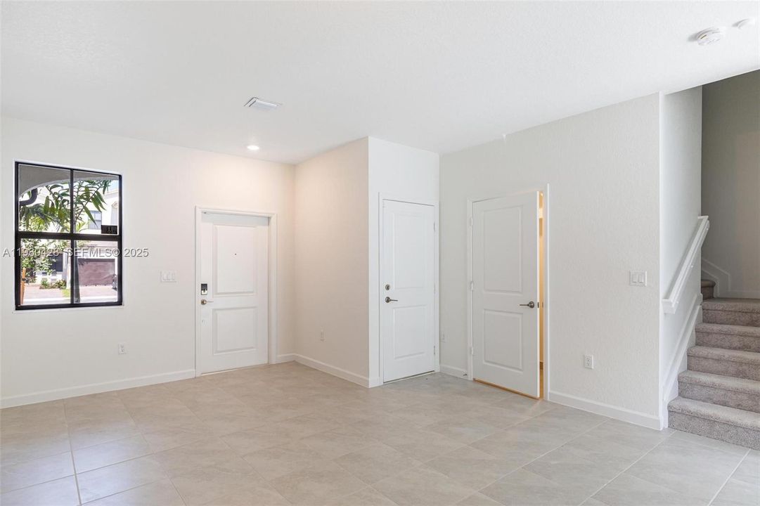 For Rent: $2,700 (3 beds, 2 baths, 1796 Square Feet)