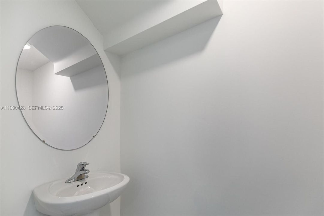 For Rent: $2,700 (3 beds, 2 baths, 1796 Square Feet)