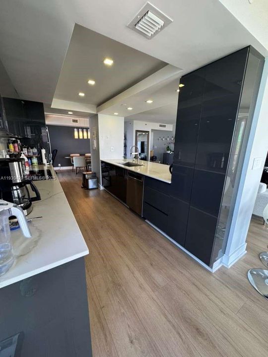 For Sale: $549,000 (2 beds, 2 baths, 1469 Square Feet)