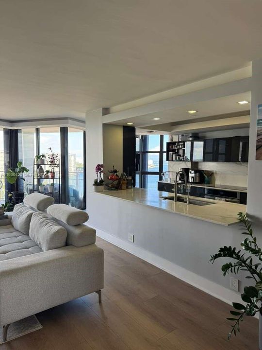 For Sale: $549,000 (2 beds, 2 baths, 1469 Square Feet)