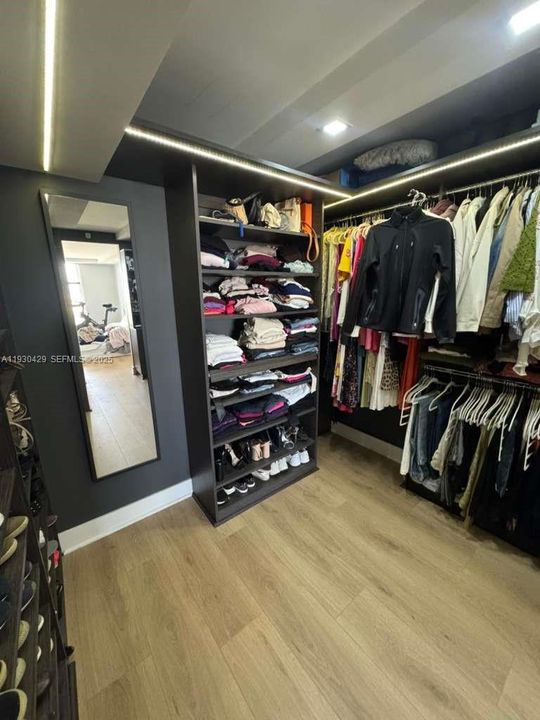 For Sale: $549,000 (2 beds, 2 baths, 1469 Square Feet)