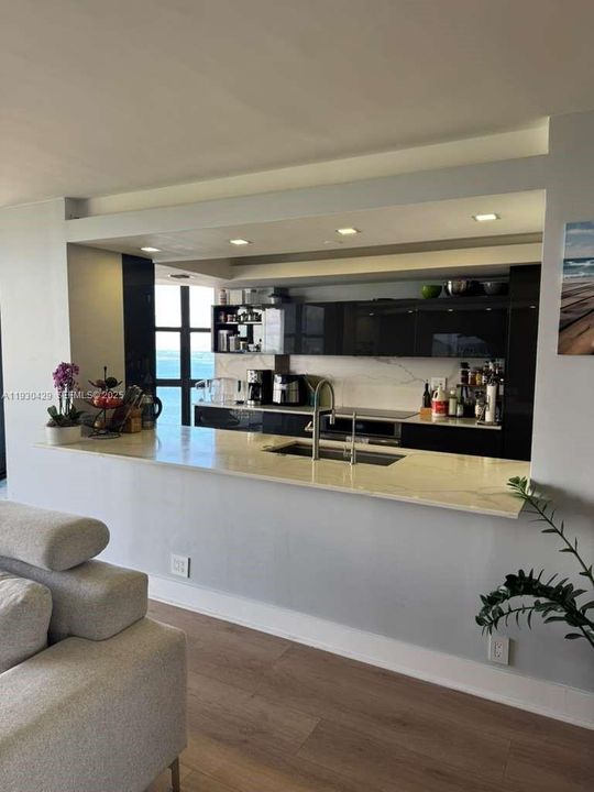 For Sale: $549,000 (2 beds, 2 baths, 1469 Square Feet)