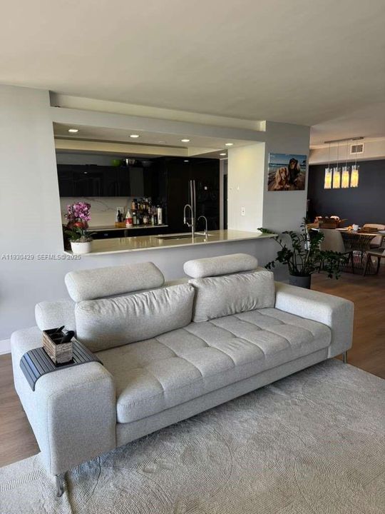 For Sale: $549,000 (2 beds, 2 baths, 1469 Square Feet)