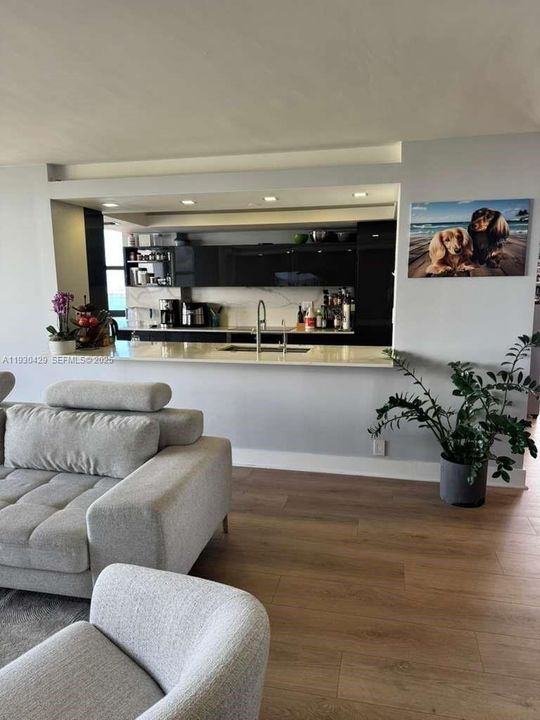 For Sale: $549,000 (2 beds, 2 baths, 1469 Square Feet)