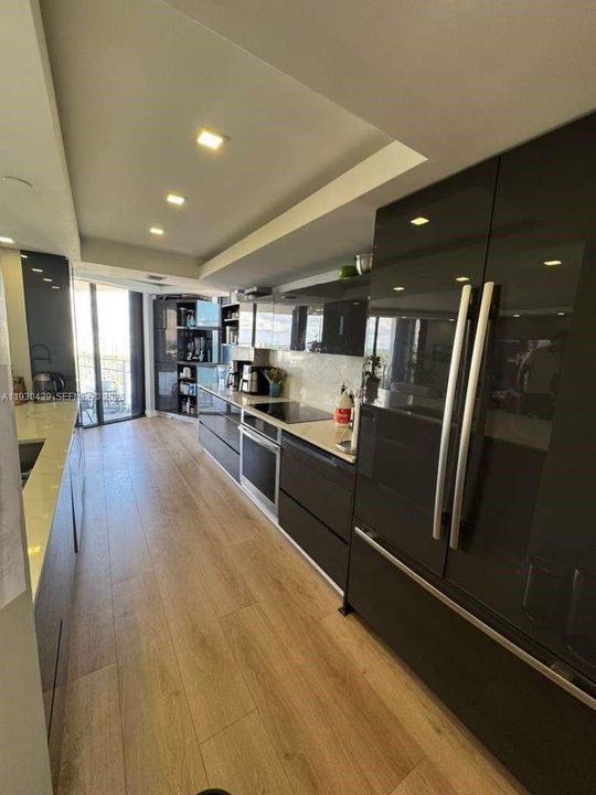 For Sale: $549,000 (2 beds, 2 baths, 1469 Square Feet)