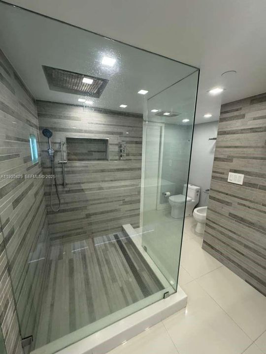 For Sale: $549,000 (2 beds, 2 baths, 1469 Square Feet)