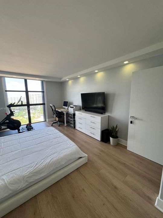 For Sale: $549,000 (2 beds, 2 baths, 1469 Square Feet)