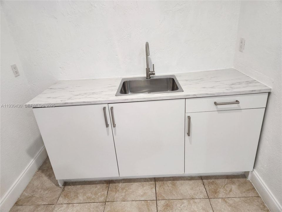 For Rent: $1,500 (1 beds, 1 baths, 1925 Square Feet)