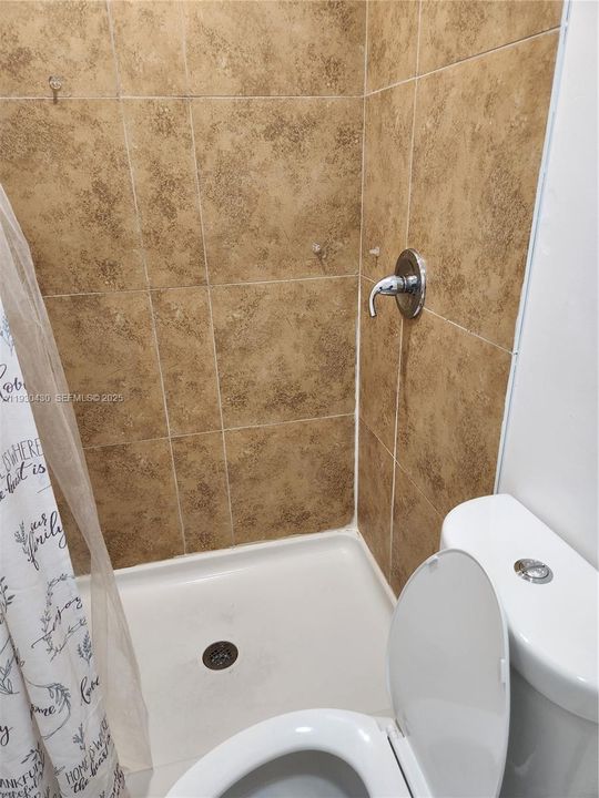 For Rent: $1,500 (1 beds, 1 baths, 1925 Square Feet)