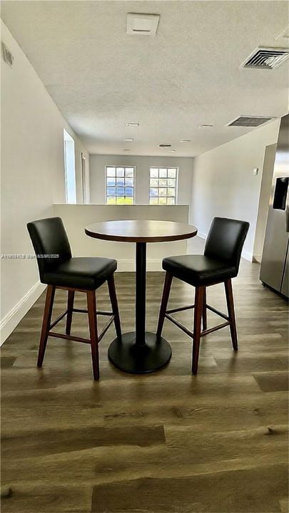 出租: $2,990 (3 贝兹, 2 浴室, 1399 平方英尺)