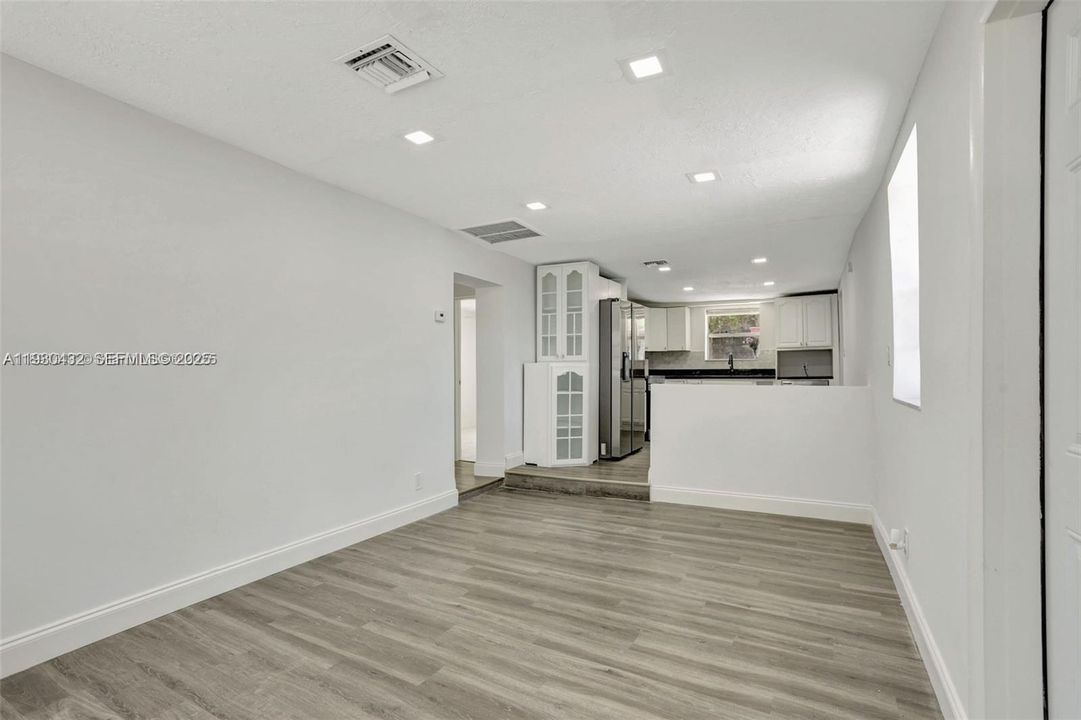 出租: $2,990 (3 贝兹, 2 浴室, 1399 平方英尺)