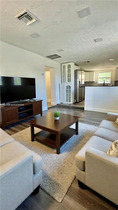 出租: $2,990 (3 贝兹, 2 浴室, 1399 平方英尺)