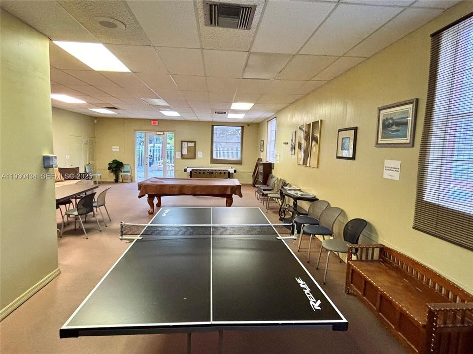 For Sale: $199,500 (1 beds, 1 baths, 865 Square Feet)