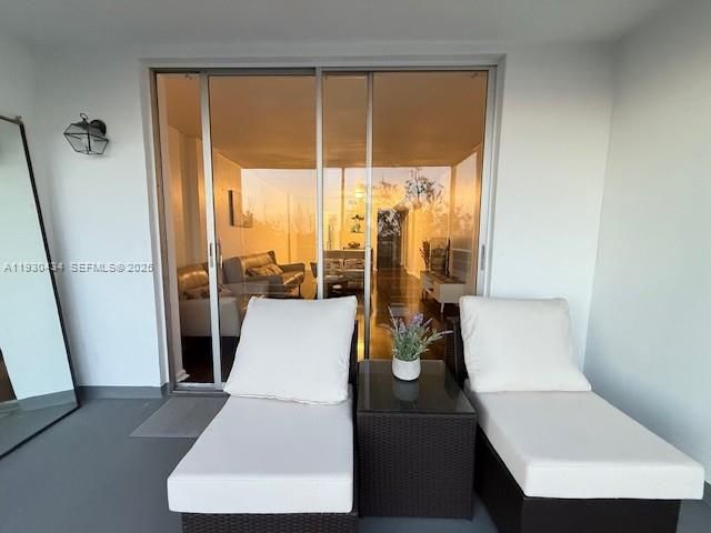 For Sale: $199,500 (1 beds, 1 baths, 865 Square Feet)