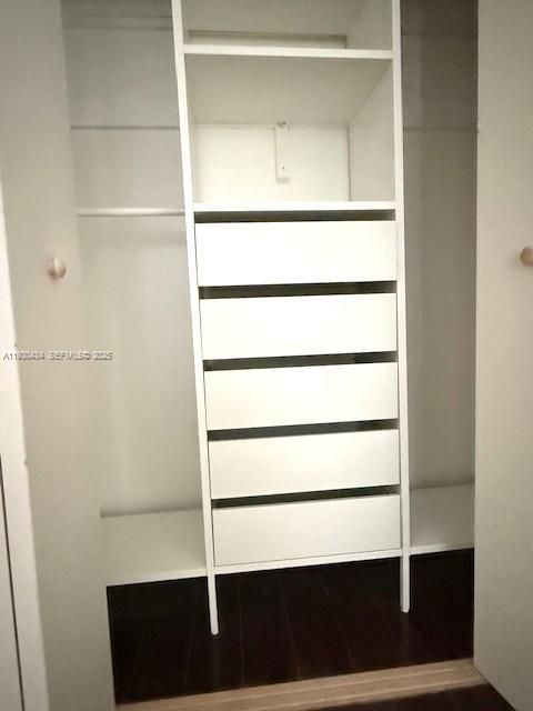 For Sale: $199,500 (1 beds, 1 baths, 865 Square Feet)