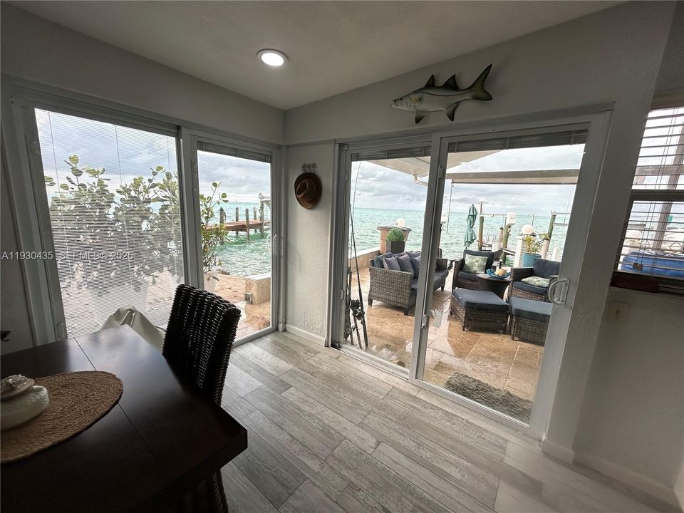 На продажу: $1,499,000 (2 спален, 2 ванн, 888 Квадратных фут)